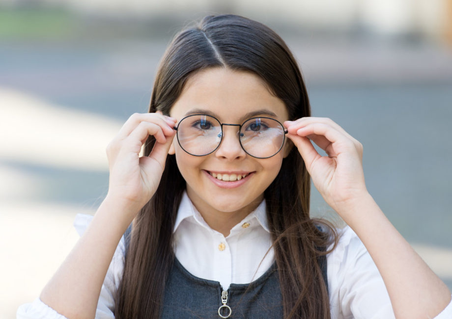 Jak wybrać idealne okulary dla swojego dziecka: Porady i strategie wyboru oprawek