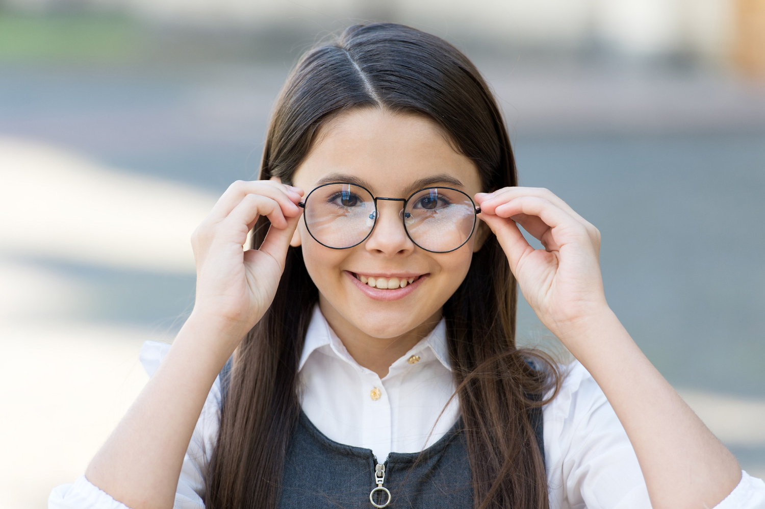 Jak wybrać idealne okulary dla swojego dziecka: Porady i strategie wyboru oprawek