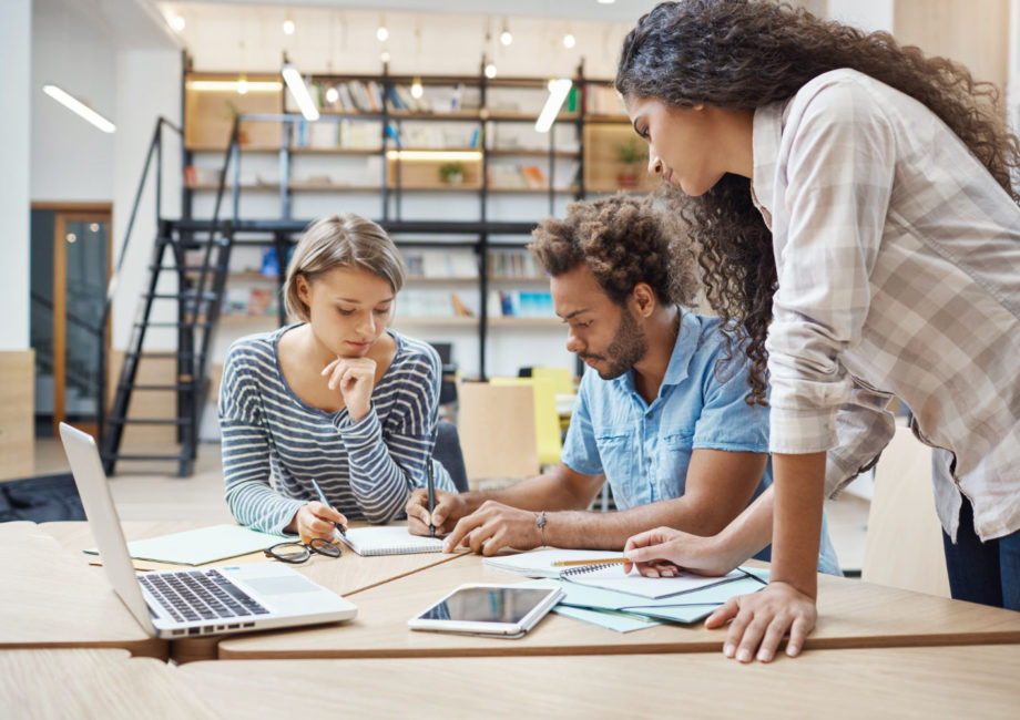 W jakich scenariuszach biznesowych warto sięgnąć po FileMakera?