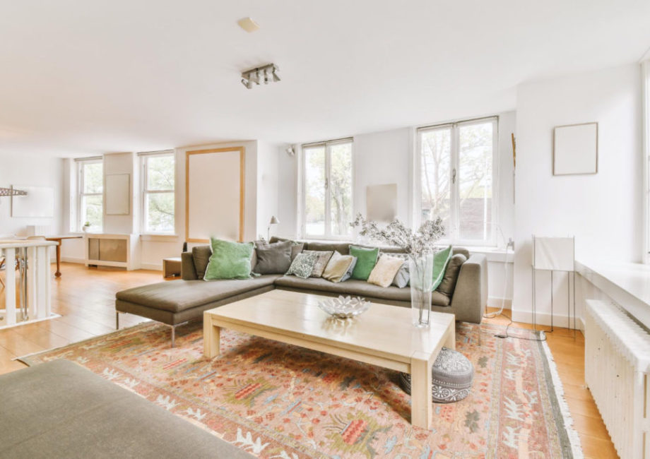 Podłogi drewniane – jak dobrać i konserwować?