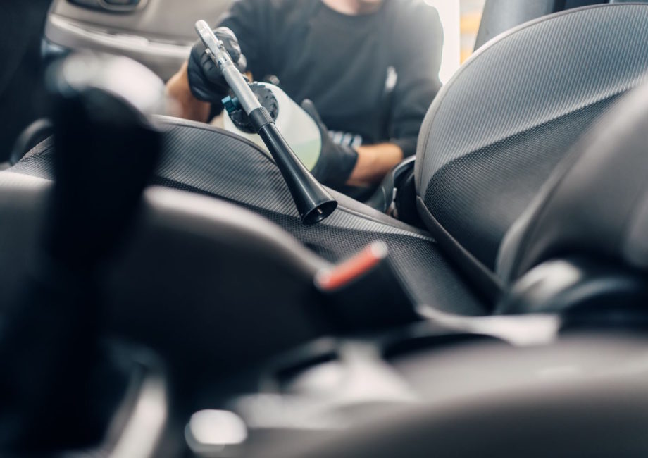 Domowe sposoby na pranie tapicerki samochodowej