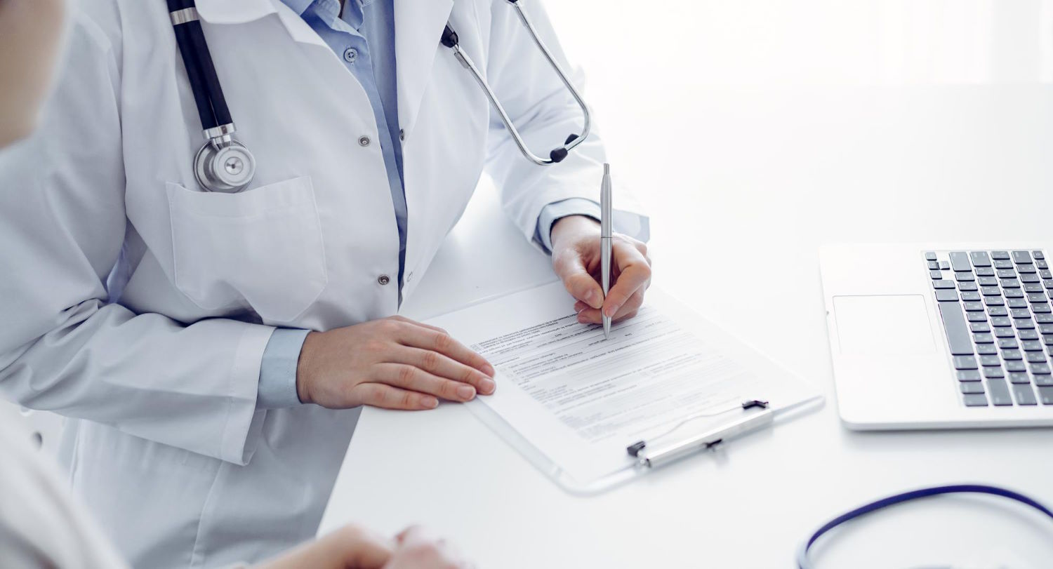 Obowiązkowe ubezpieczenie OC dla lekarzy – zabezpieczenie dla medyka i jego pacjentów