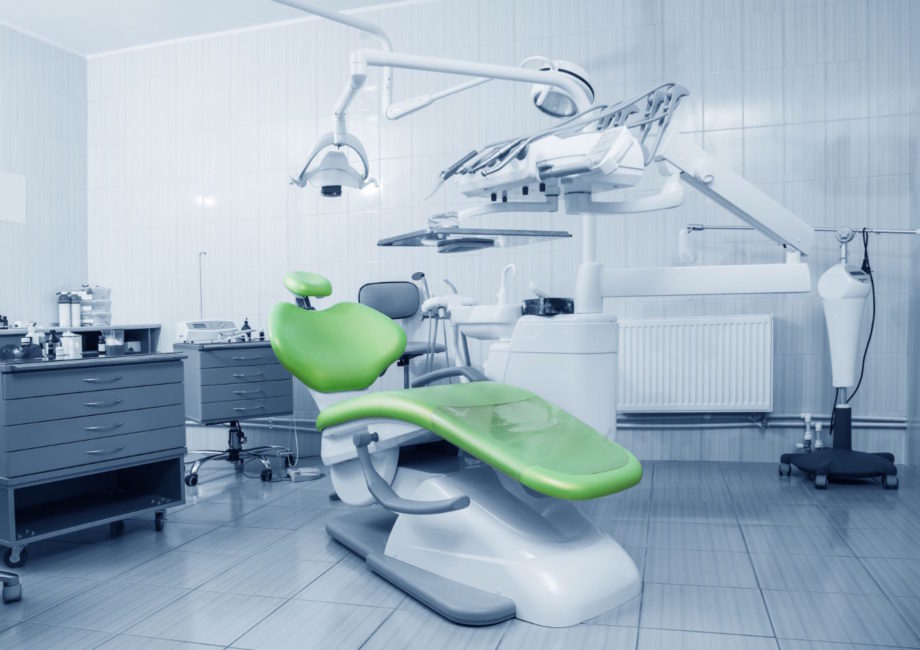 Precyzyjne leczenie mikroskopowe – Innowacyjna metoda dla doskonałego zdrowia zębów