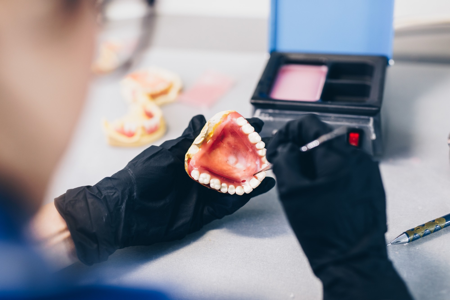 Produkcja protez zębowych w specjalistycznym zakresie protetyki stomatologicznej