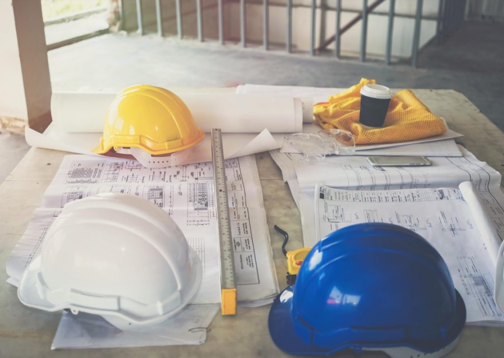 Przykładem może być sytuacja firmy budowlanej, która podczas realizacji dużego projektu mieszkalnego napotkała na nieoczekiwane problemy geologiczne